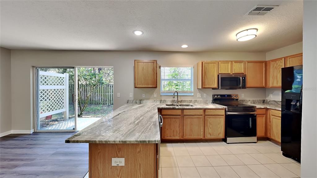 For Sale: $257,900 (2 beds, 1 baths, 1315 Square Feet)