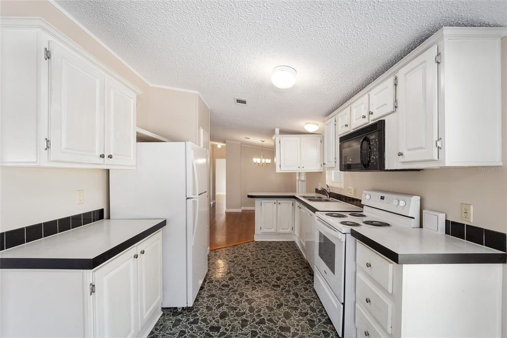 For Sale: $179,000 (2 beds, 2 baths, 1286 Square Feet)