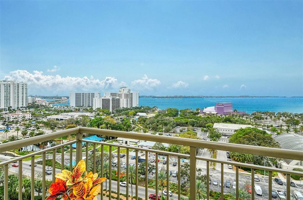 Recently Sold: $1,000,000 (2 beds, 2 baths, 1323 Square Feet)