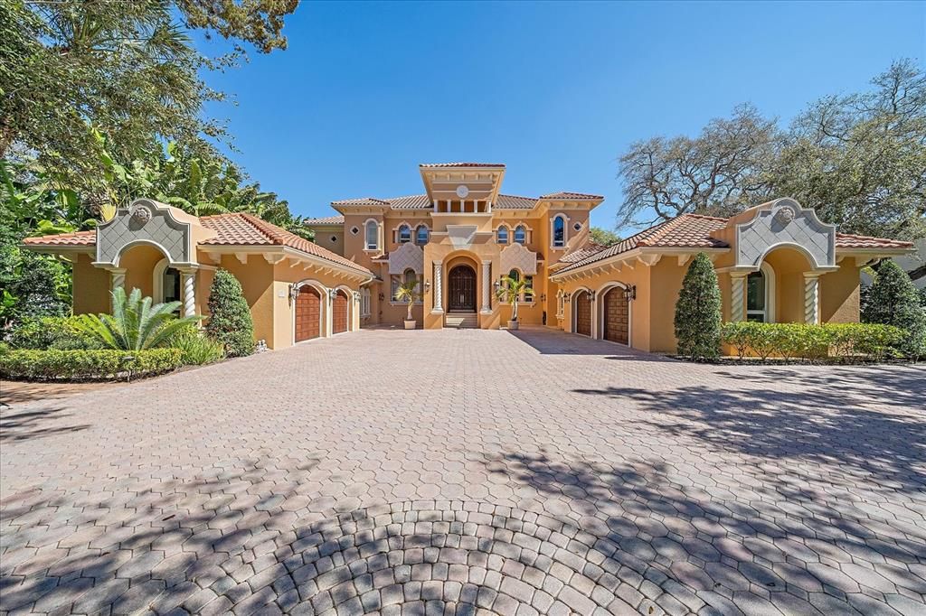 Recently Sold: $8,600,000 (5 beds, 6 baths, 6572 Square Feet)