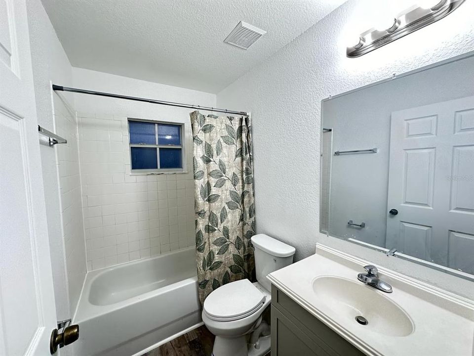 最近租的: $1,350 (2 贝兹, 1 浴室, 900 平方英尺)