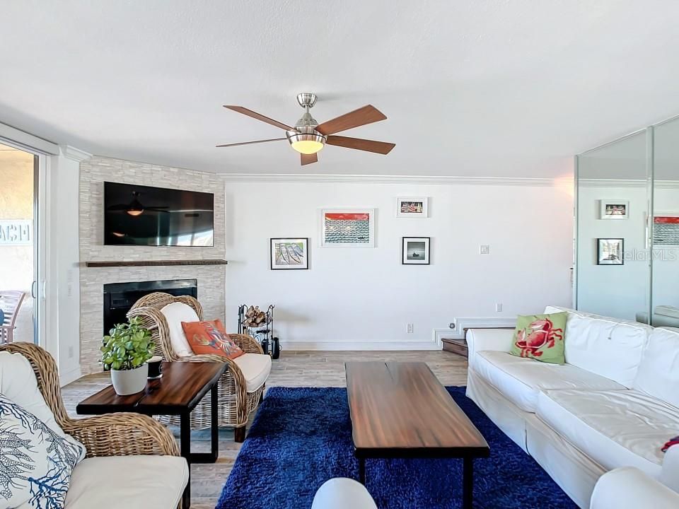 Recently Sold: $785,000 (2 beds, 2 baths, 1250 Square Feet)