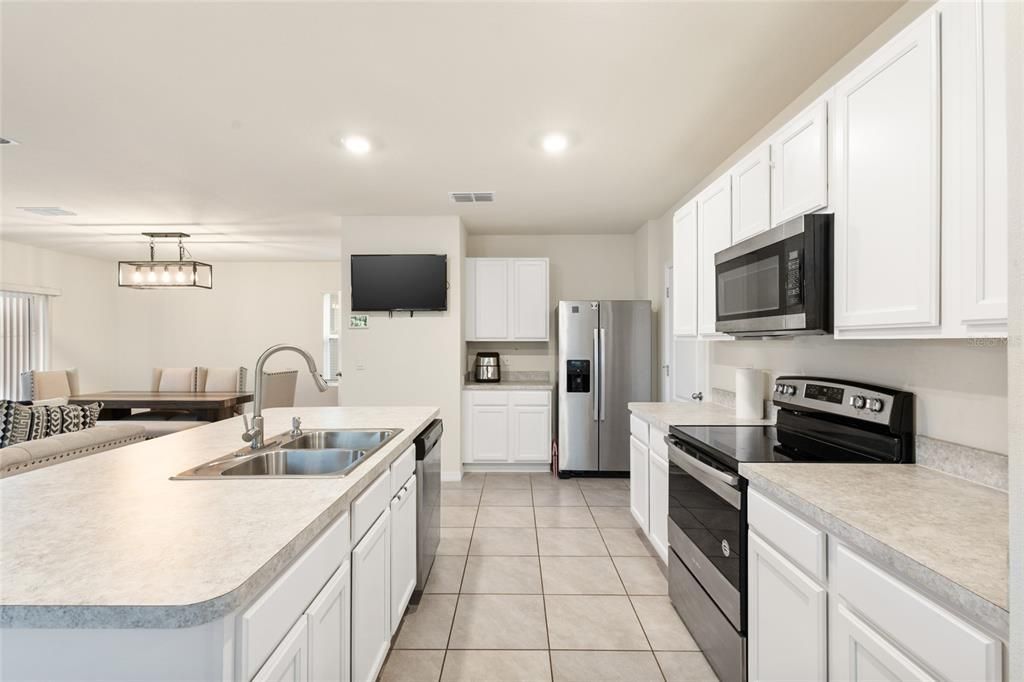 For Sale: $465,000 (4 beds, 2 baths, 2280 Square Feet)