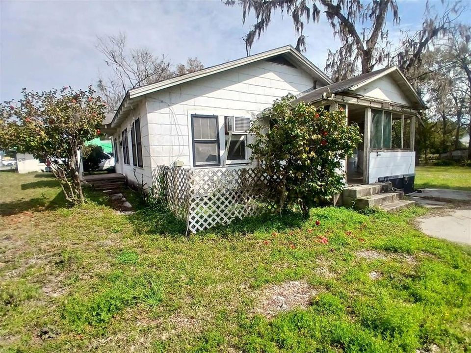 Recently Sold: $59,900 (3 beds, 1 baths, 1114 Square Feet)