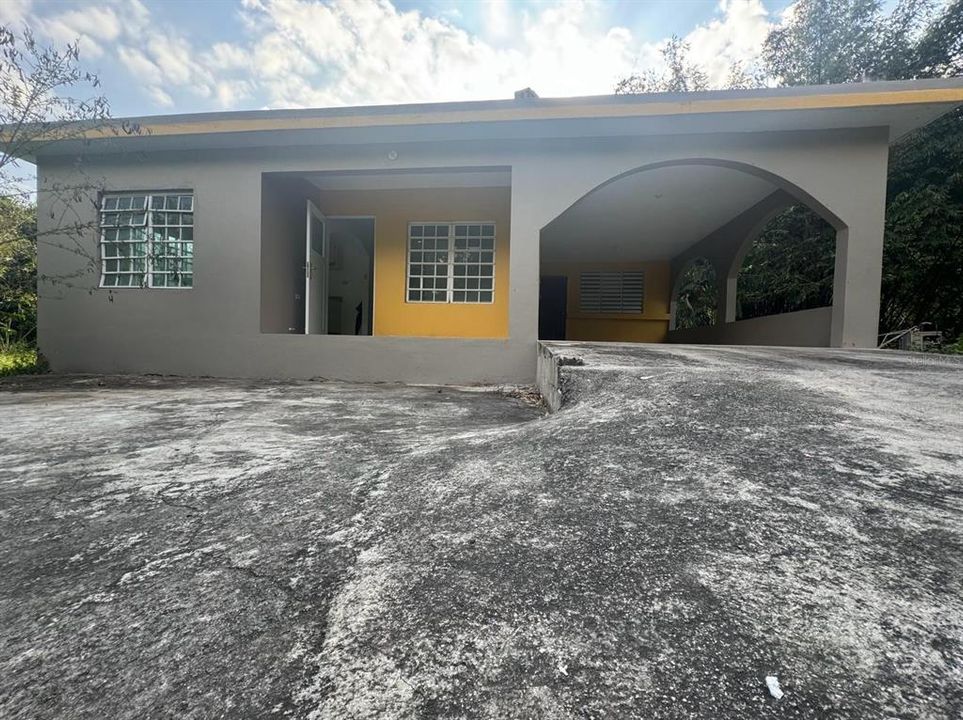 最近售出: $125,000 (3 贝兹, 1 浴室, 804 平方英尺)