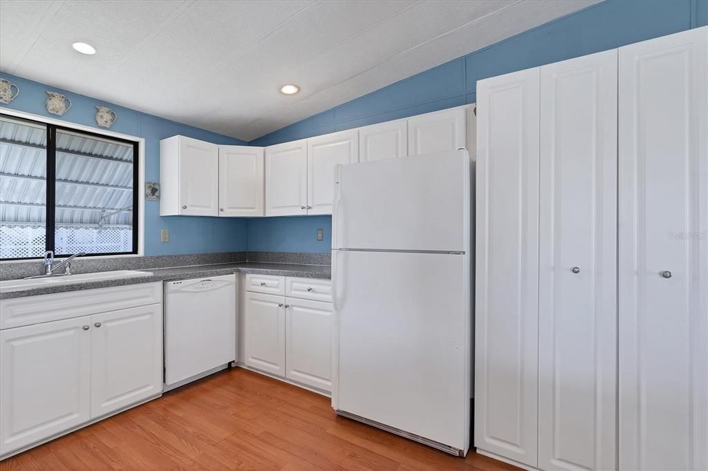 Active With Contract: $229,900 (2 beds, 2 baths, 1351 Square Feet)