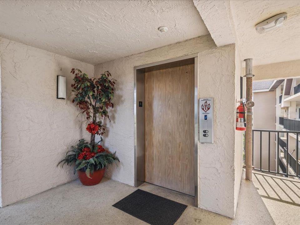For Sale: $359,900 (2 beds, 2 baths, 1246 Square Feet)