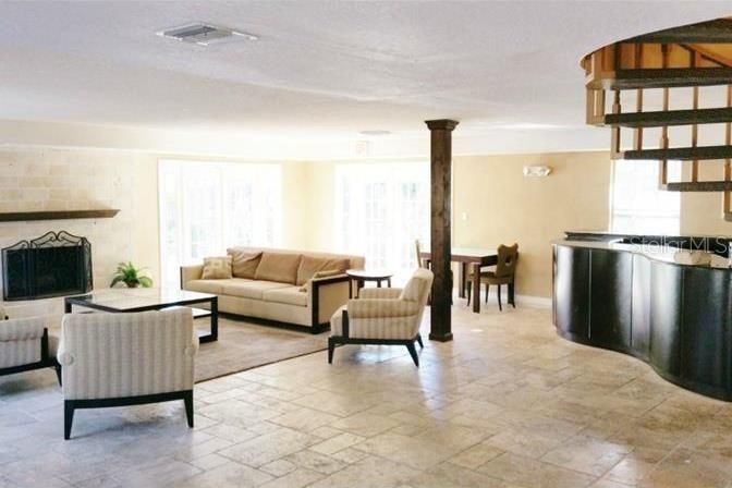 Active With Contract: $139,000 (2 beds, 2 baths, 1165 Square Feet)