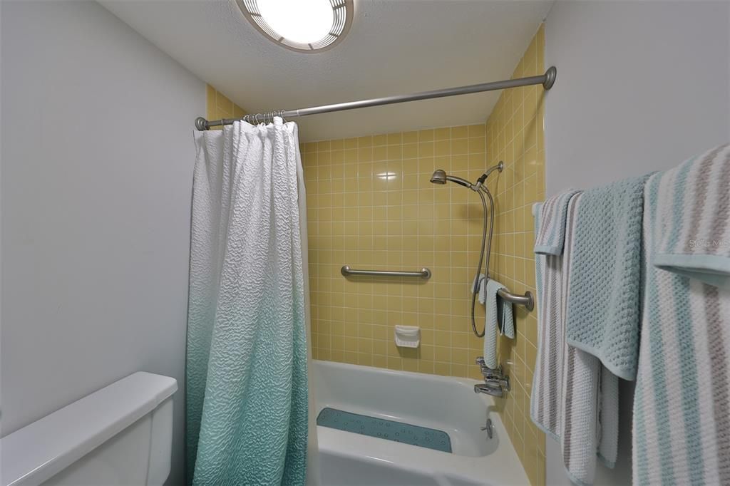 For Rent: $2,000 (2 beds, 2 baths, 1125 Square Feet)