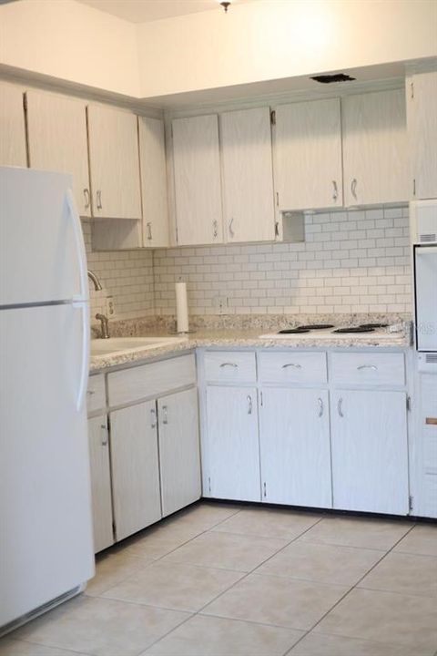 Active With Contract: $110,000 (2 beds, 1 baths, 835 Square Feet)