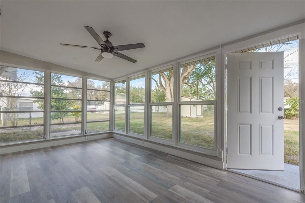 Recently Sold: $325,000 (3 beds, 3 baths, 1480 Square Feet)