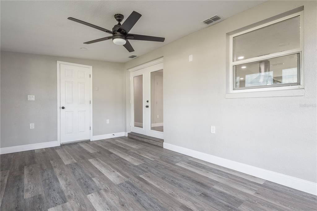 Recently Sold: $325,000 (3 beds, 3 baths, 1480 Square Feet)