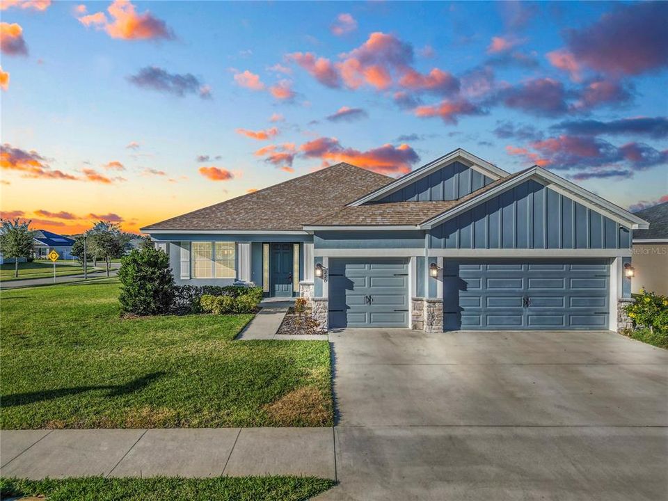 Recently Sold: $425,000 (4 beds, 3 baths, 2460 Square Feet)