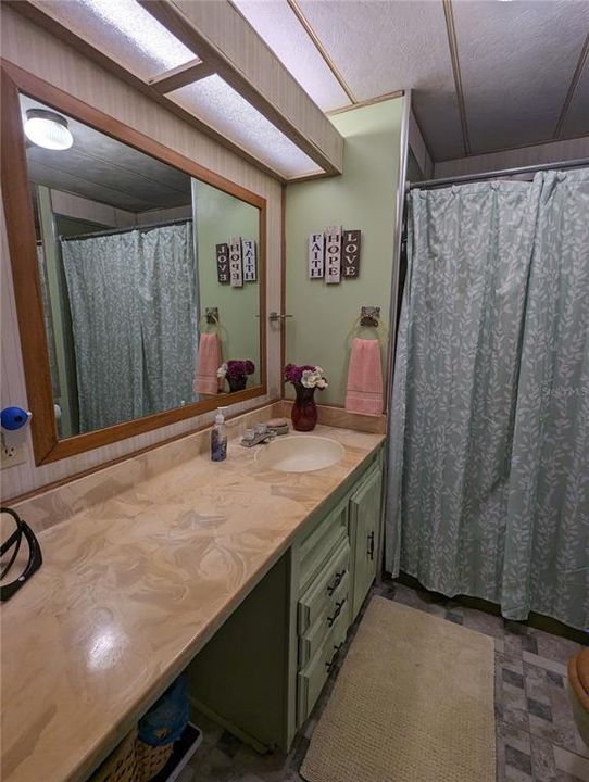 Active With Contract: $98,500 (2 beds, 1 baths, 960 Square Feet)