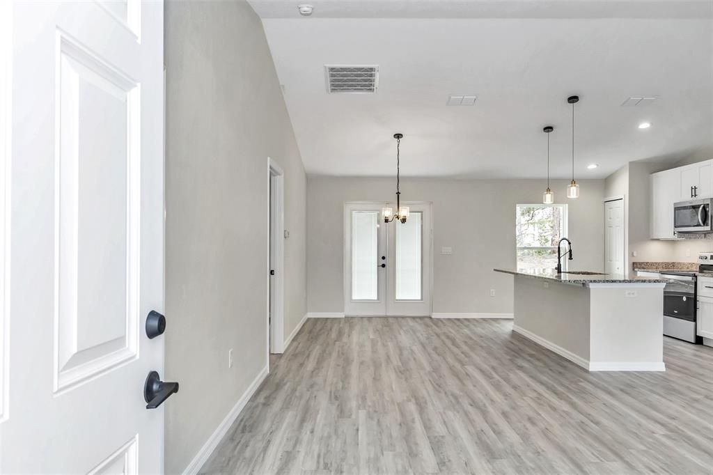 Recently Sold: $244,000 (3 beds, 2 baths, 1248 Square Feet)