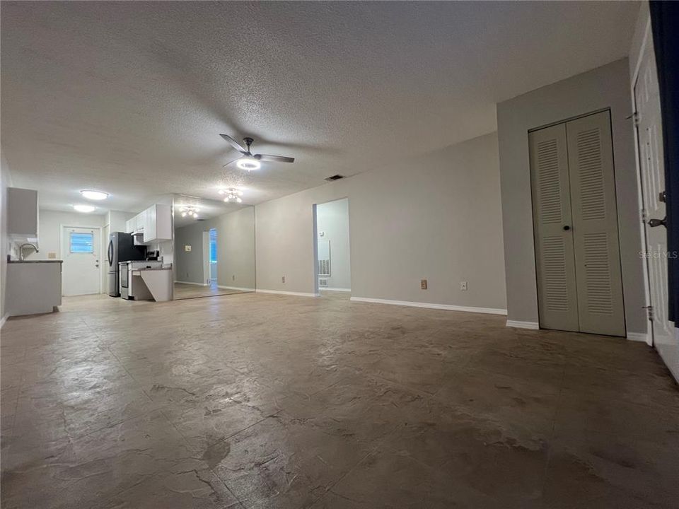For Rent: $1,650 (3 beds, 2 baths, 1073 Square Feet)