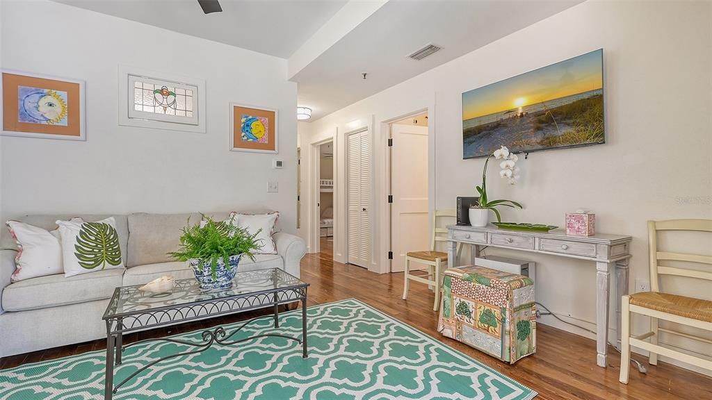 Recently Sold: $970,000 (2 beds, 1 baths, 674 Square Feet)