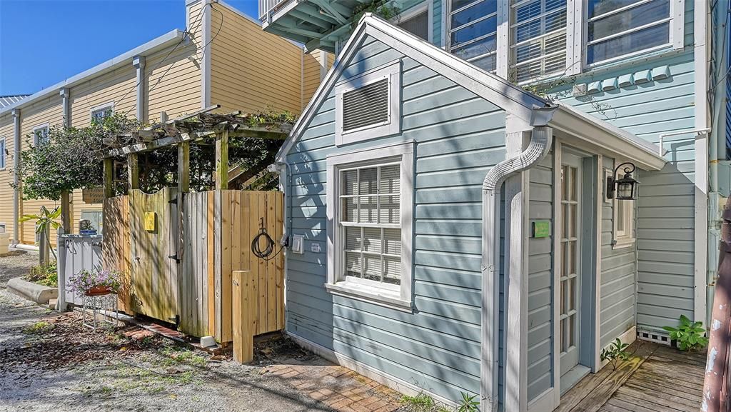 Recently Sold: $970,000 (2 beds, 1 baths, 674 Square Feet)