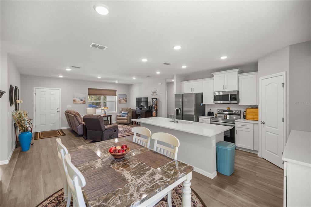 Active With Contract: $279,900 (3 beds, 2 baths, 1440 Square Feet)
