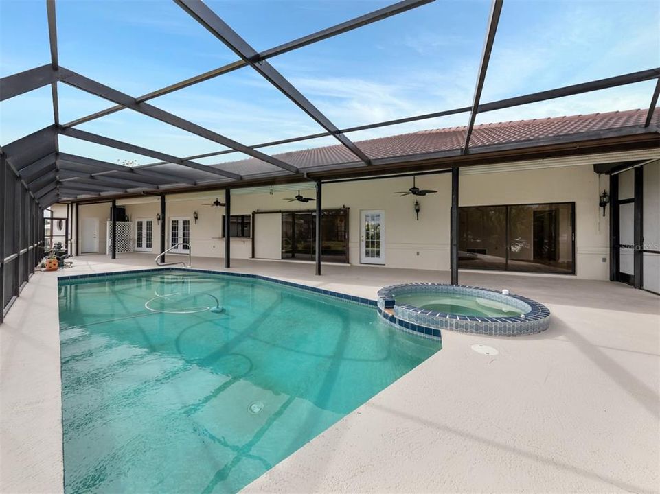 Large lanai with Pool and Spa