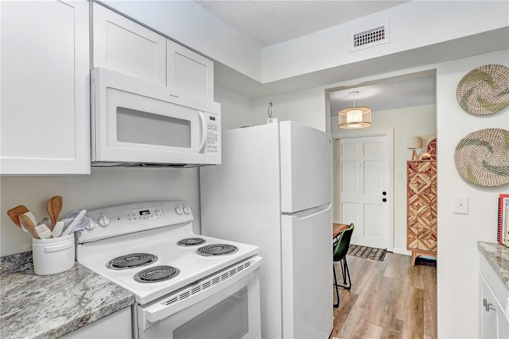 Recently Sold: $149,000 (1 beds, 1 baths, 760 Square Feet)