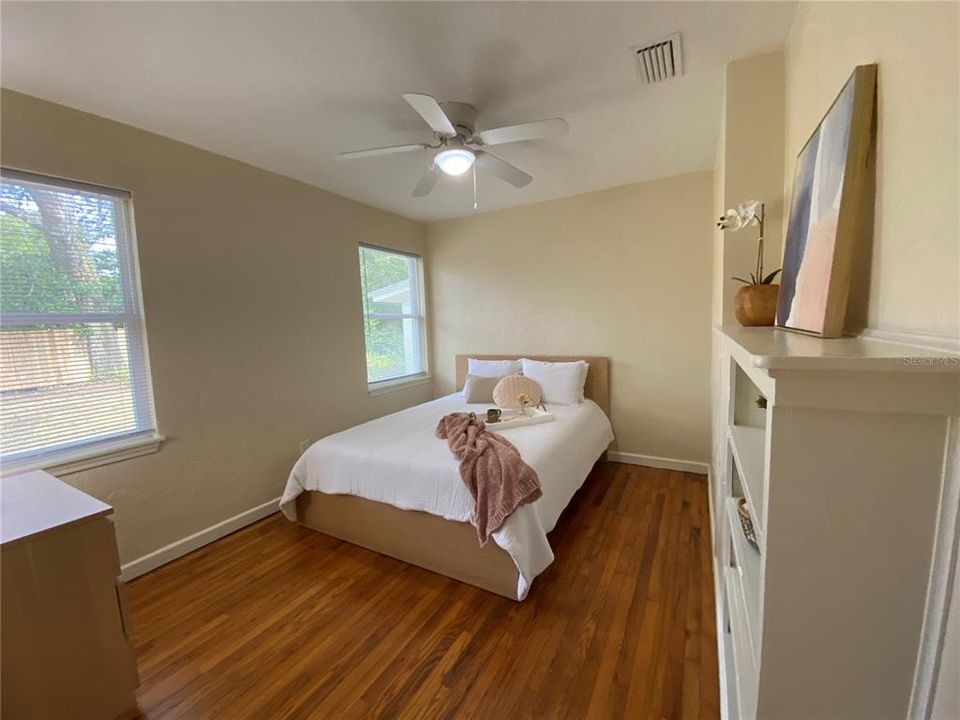 For Sale: $517,000 (3 beds, 1 baths, 992 Square Feet)