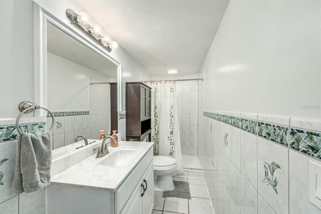 最近售出: $550,000 (4 贝兹, 2 浴室, 1872 平方英尺)