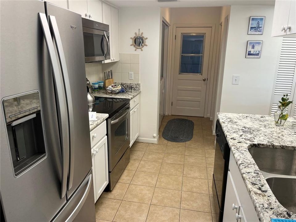 For Rent: $2,700 (2 beds, 2 baths, 1350 Square Feet)