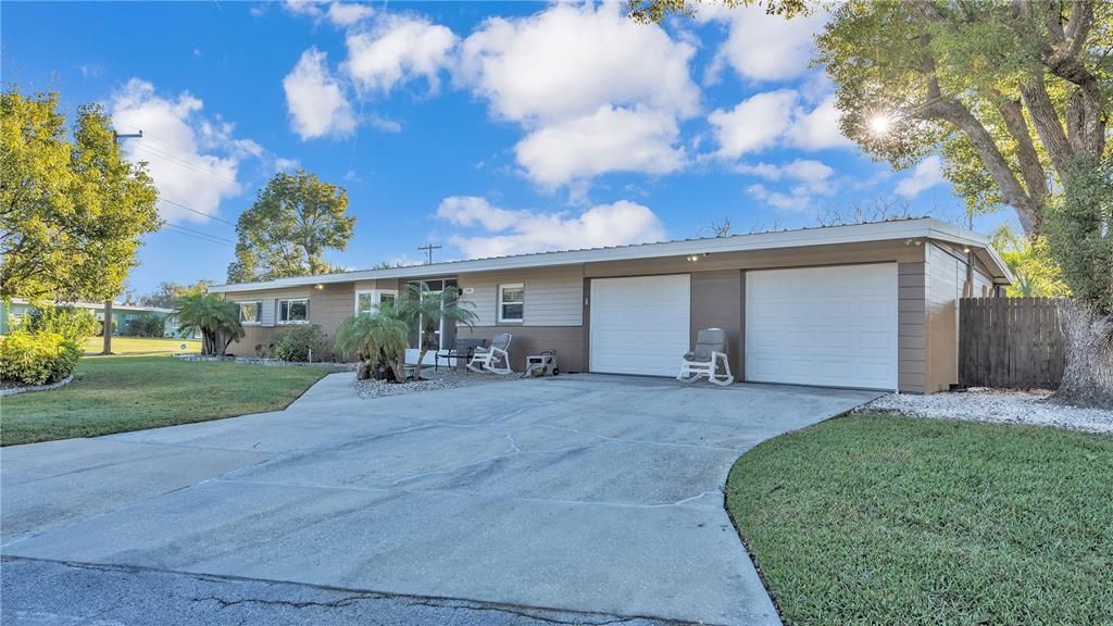 Active With Contract: $339,900 (3 beds, 2 baths, 1716 Square Feet)