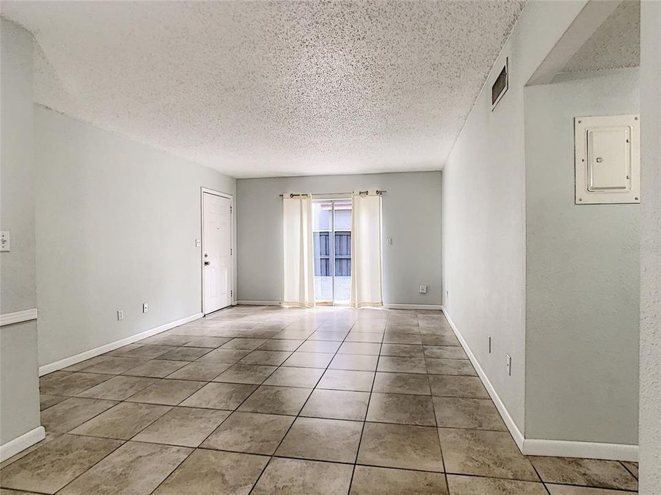 Active With Contract: $1,699 (2 beds, 1 baths, 990 Square Feet)