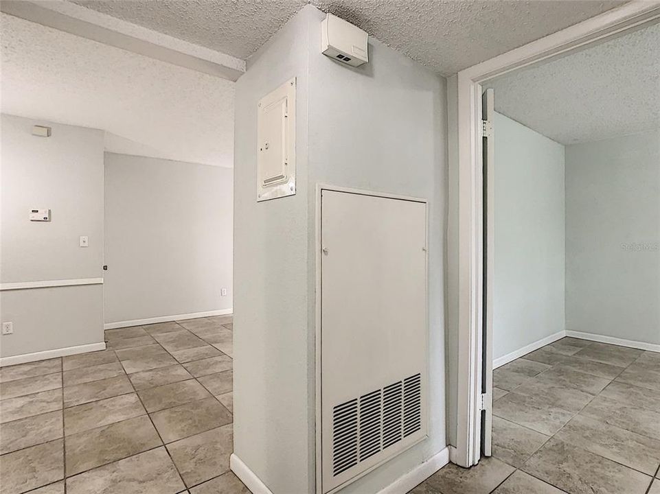 Active With Contract: $1,699 (2 beds, 1 baths, 990 Square Feet)