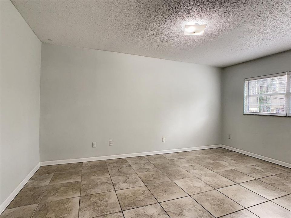 Active With Contract: $1,699 (2 beds, 1 baths, 990 Square Feet)