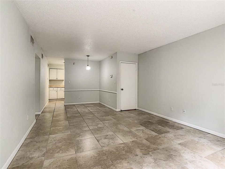 Active With Contract: $1,699 (2 beds, 1 baths, 990 Square Feet)