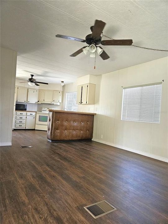 For Rent: $1,575 (2 beds, 2 baths, 868 Square Feet)