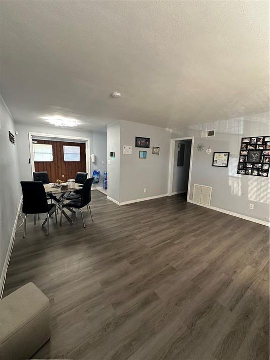 For Sale: $250,000 (3 beds, 1 baths, 1200 Square Feet)
