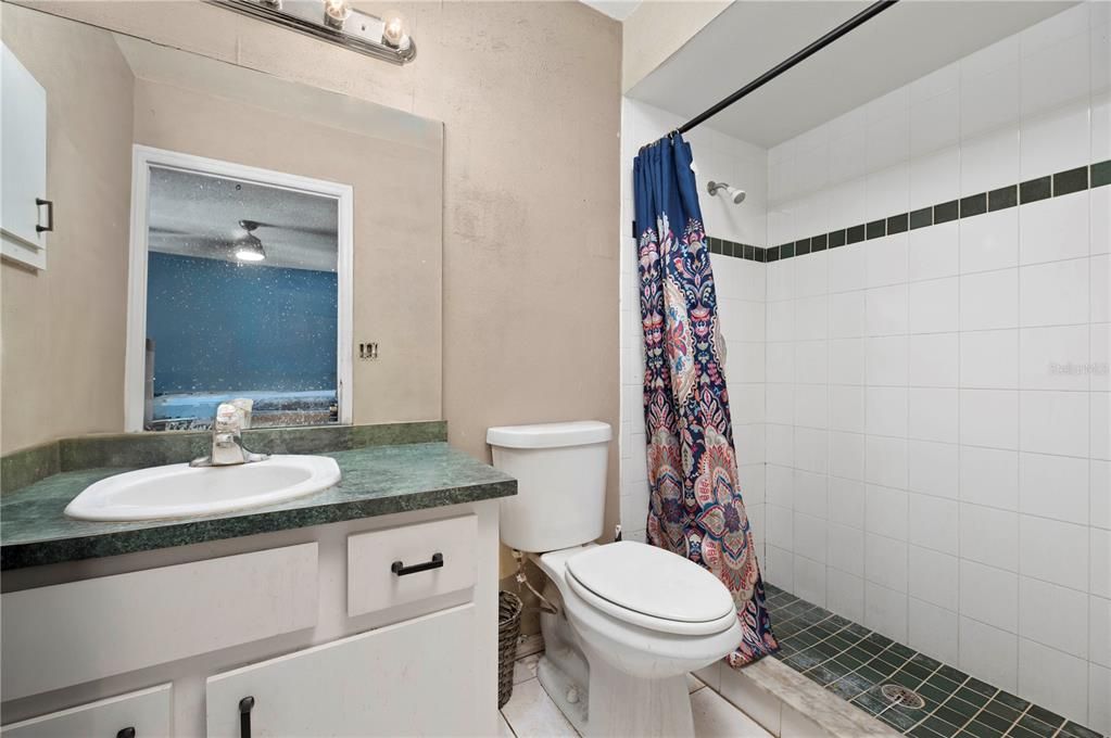 最近售出: $265,000 (3 贝兹, 2 浴室, 1244 平方英尺)