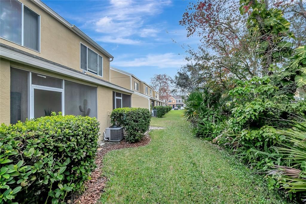 Active With Contract: $285,000 (2 beds, 1 baths, 1152 Square Feet)