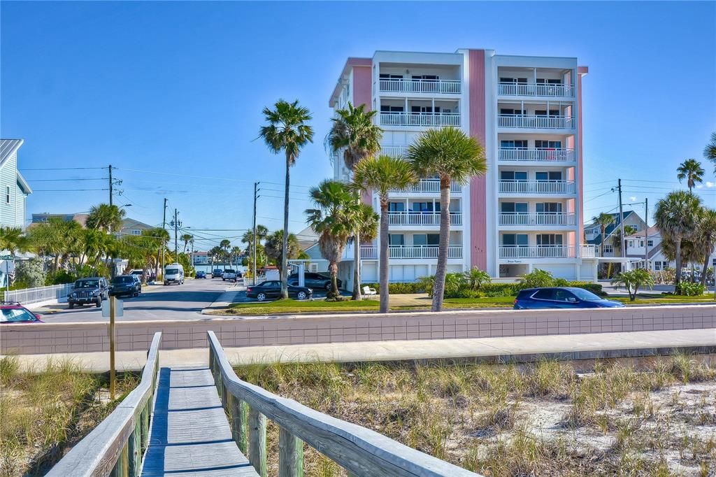 Vendido Recientemente: $1,250,000 (2 camas, 2 baños, 1340 Pies cuadrados)