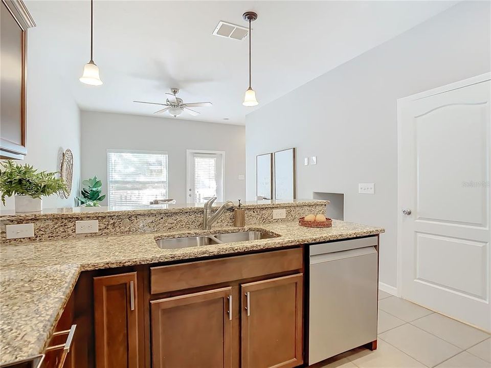 Active With Contract: $255,000 (2 beds, 2 baths, 1088 Square Feet)