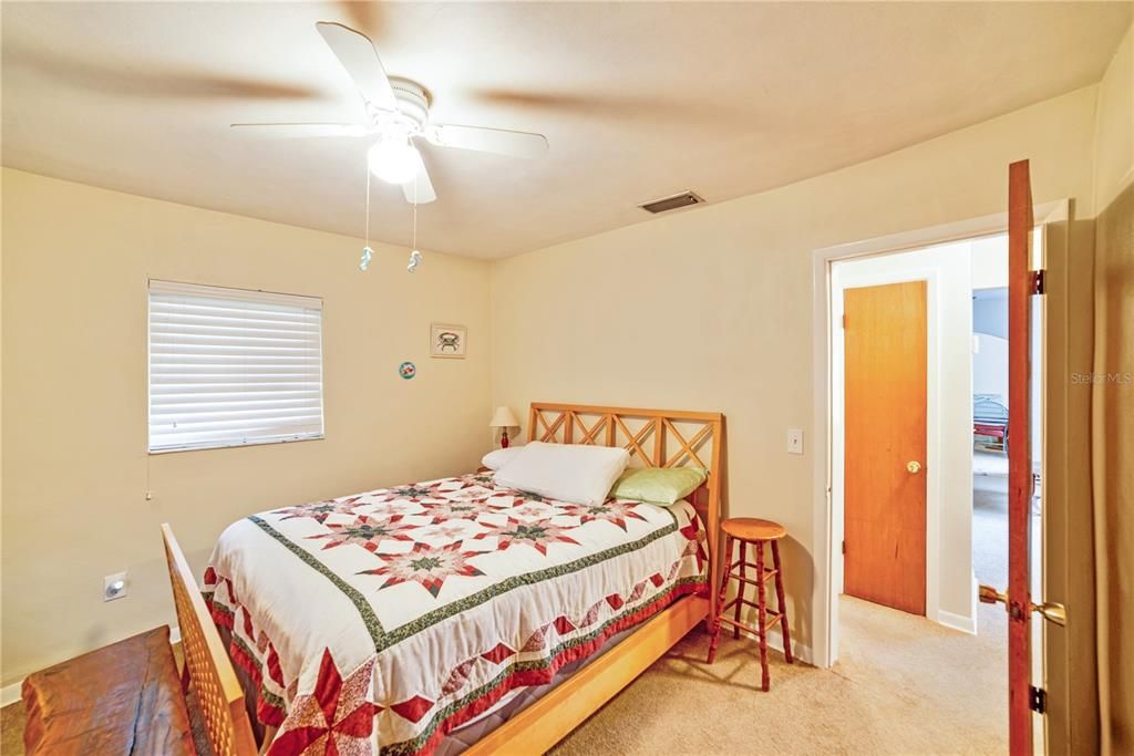 Active With Contract: $159,990 (2 beds, 1 baths, 1173 Square Feet)