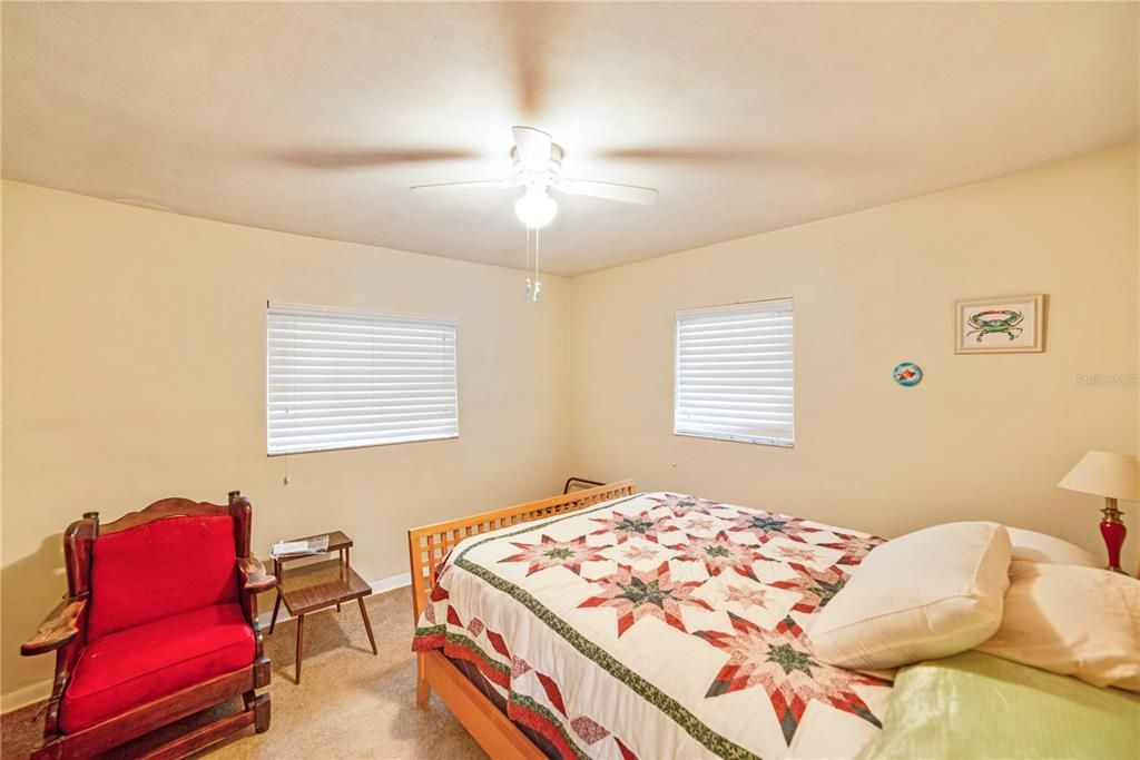 Active With Contract: $159,990 (2 beds, 1 baths, 1173 Square Feet)