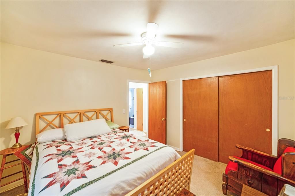 Active With Contract: $159,990 (2 beds, 1 baths, 1173 Square Feet)