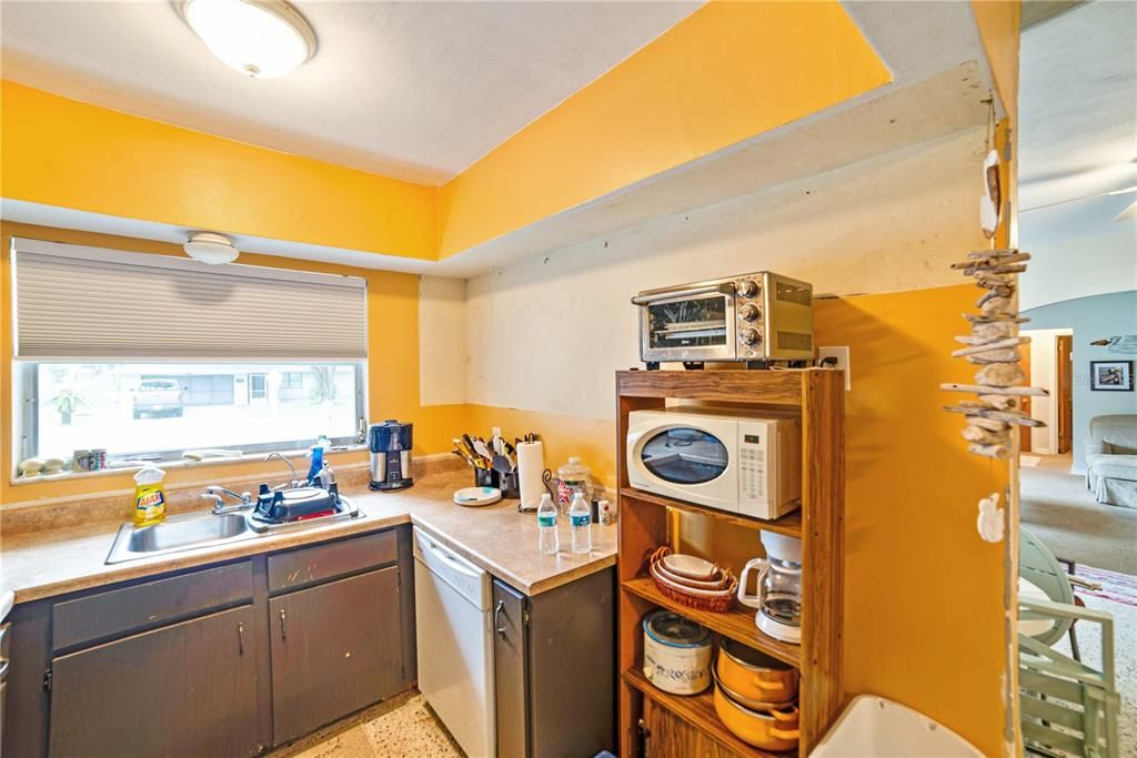 Active With Contract: $159,990 (2 beds, 1 baths, 1173 Square Feet)