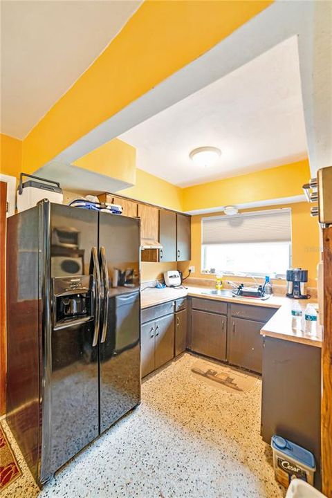 Active With Contract: $159,990 (2 beds, 1 baths, 1173 Square Feet)