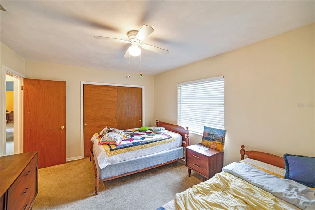 Active With Contract: $159,990 (2 beds, 1 baths, 1173 Square Feet)