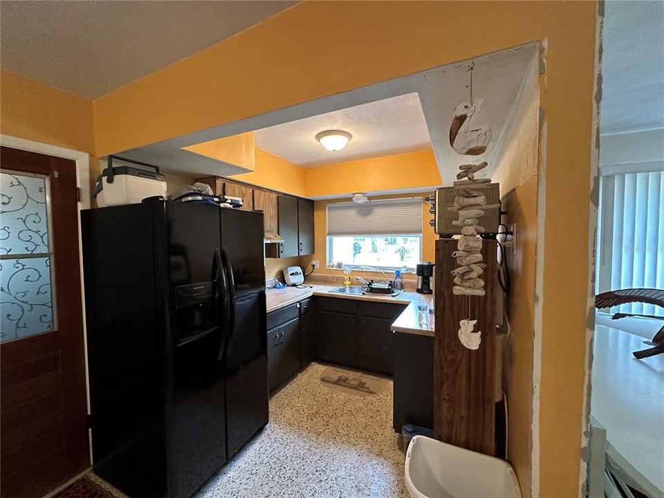 Active With Contract: $159,990 (2 beds, 1 baths, 1173 Square Feet)