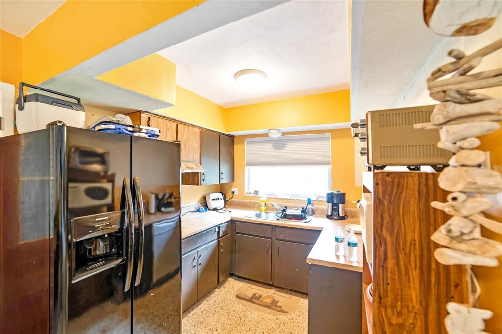 Active With Contract: $159,990 (2 beds, 1 baths, 1173 Square Feet)