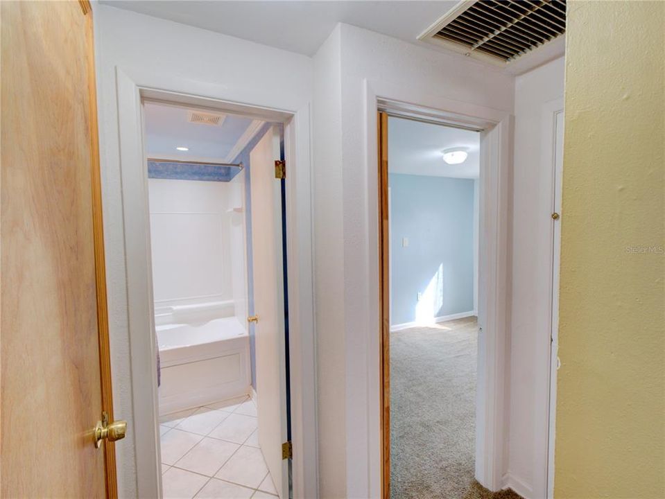 最近售出: $204,000 (2 贝兹, 1 浴室, 696 平方英尺)