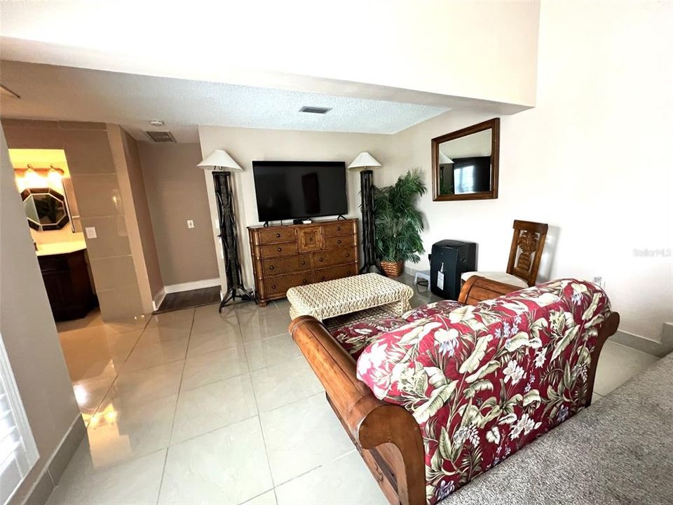 Active With Contract: $2,200 (1 beds, 1 baths, 755 Square Feet)