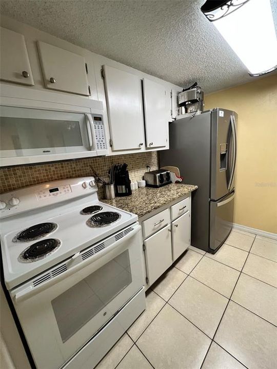 Active With Contract: $2,200 (1 beds, 1 baths, 755 Square Feet)